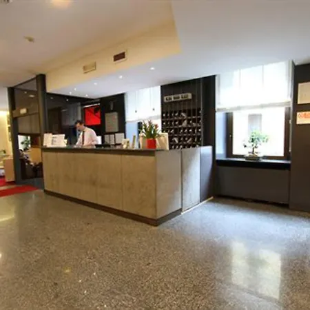 كلَب فندق 3*