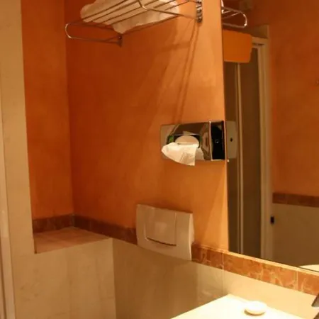 كلَب فندق ميلان