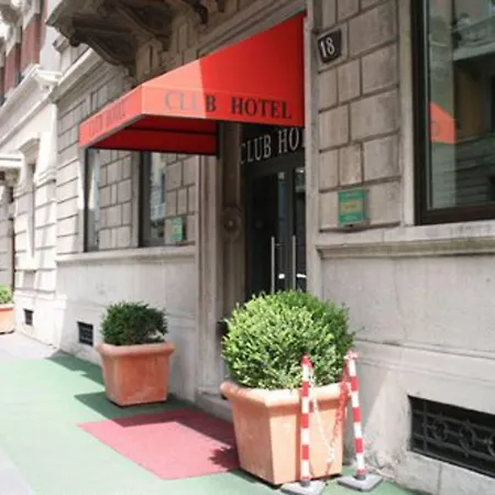 كلَب فندق ميلان