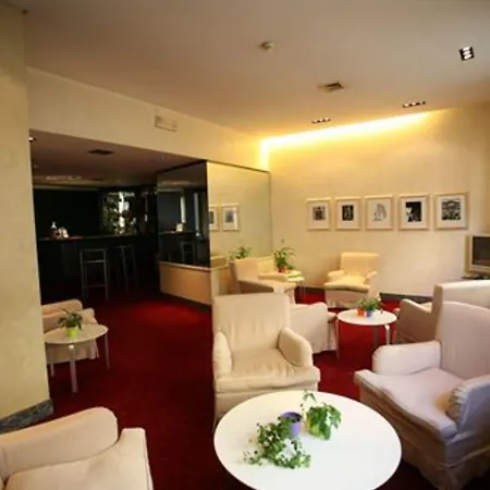 Club מלון 3*