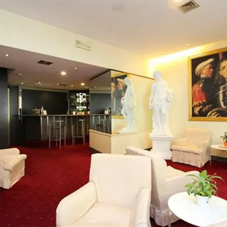 Club מלון 3*